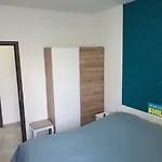 Lakefive Apartamento *
