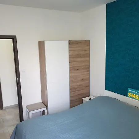 Lakefive Apartment *