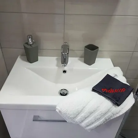 Lakefive Apartment *